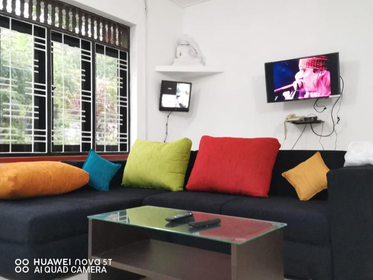 Bee Cottage نيجومبو المظهر الخارجي الصورة