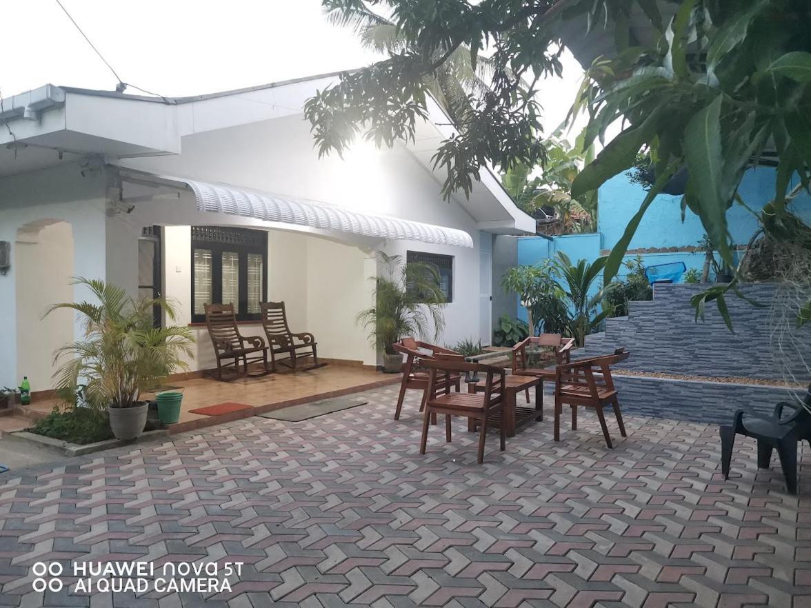 Bee Cottage نيجومبو المظهر الخارجي الصورة